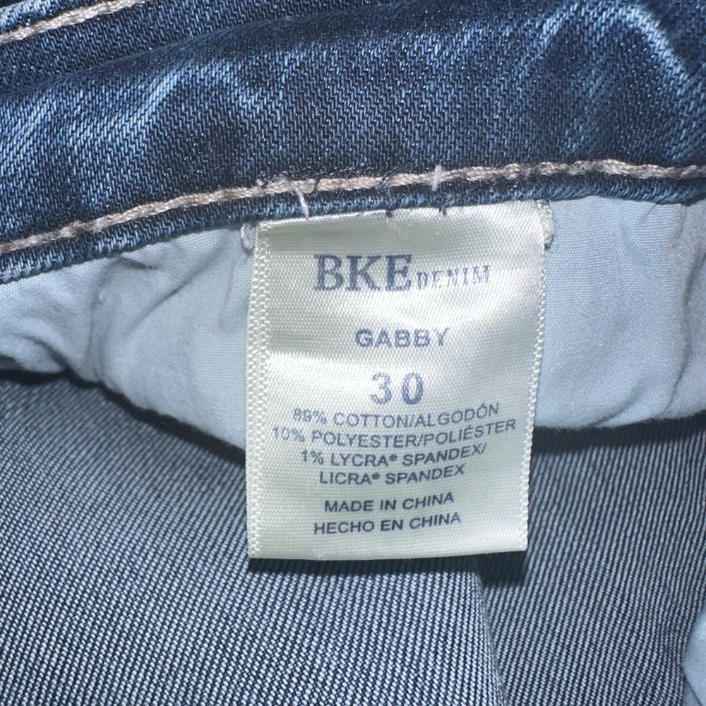 Buckle BKE Gabby Curvy Fit High Rise Capri Jeans Size 30 Stretch Dark Distressed - Picture 4 of 9